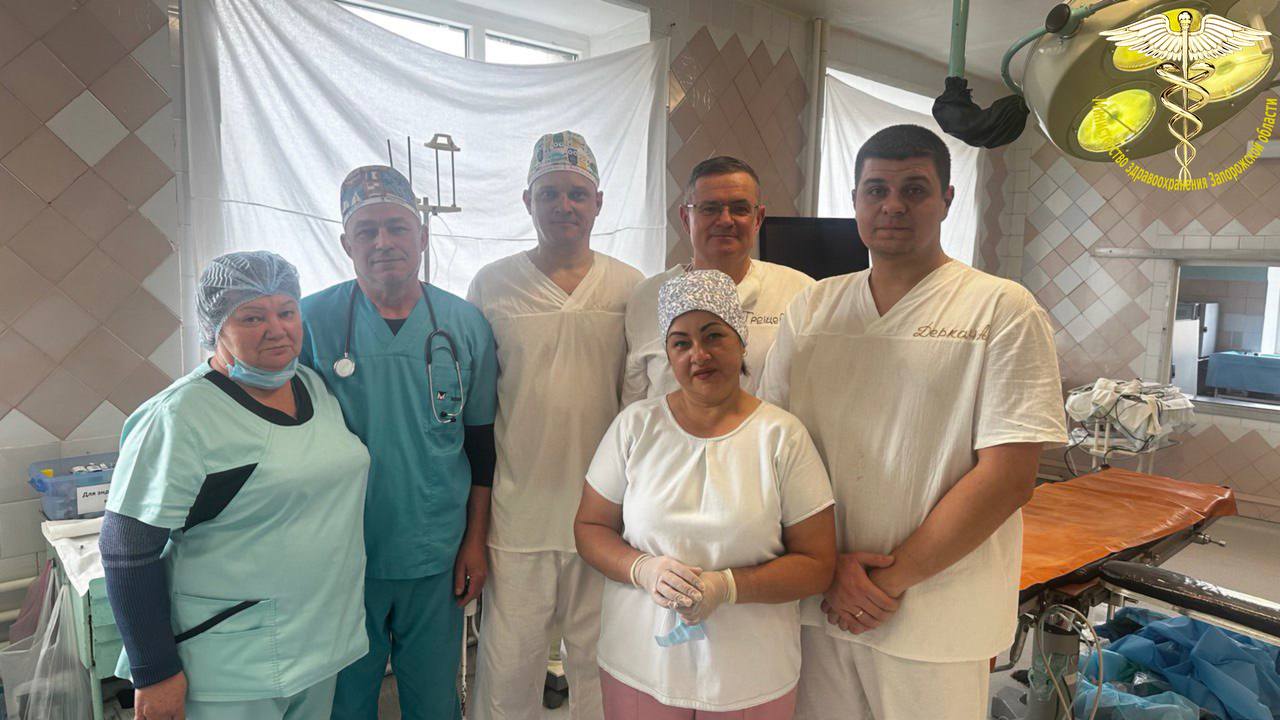 Врачи-травматологи из Акимовки провели пациенту сложную операцию на коленном суставе.