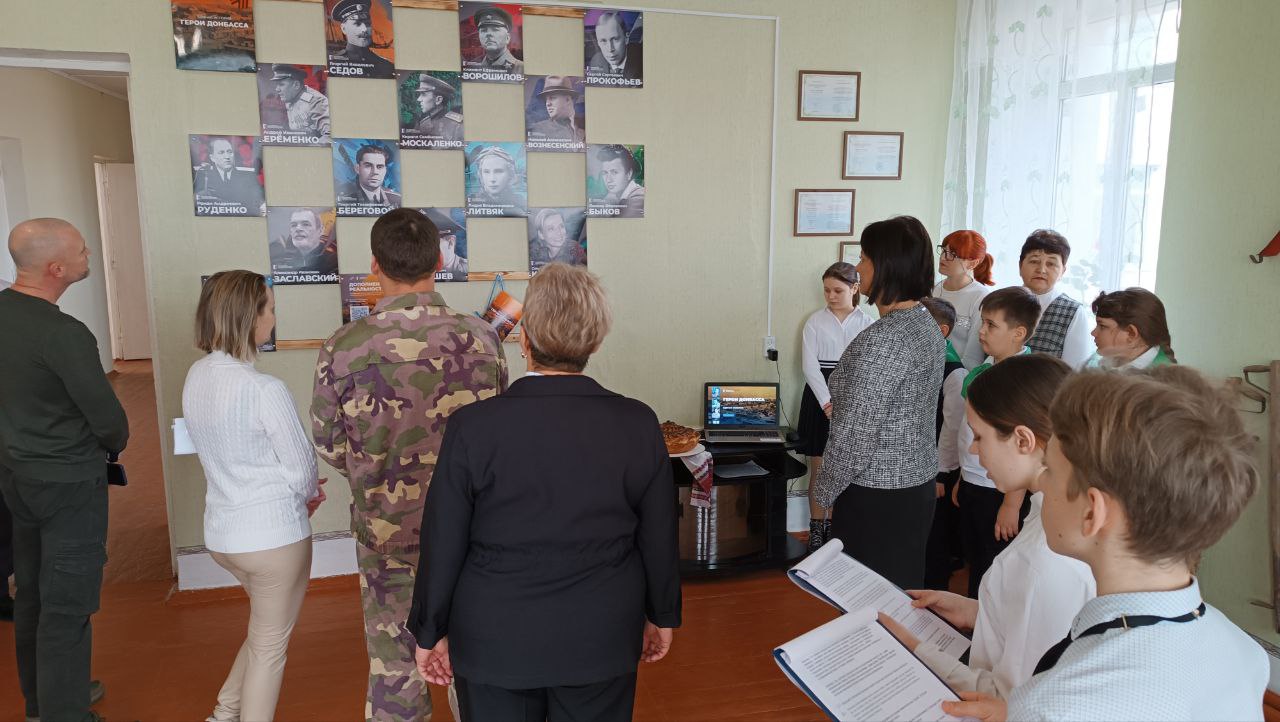 В Новоданиловской школе открылась музейная комната.