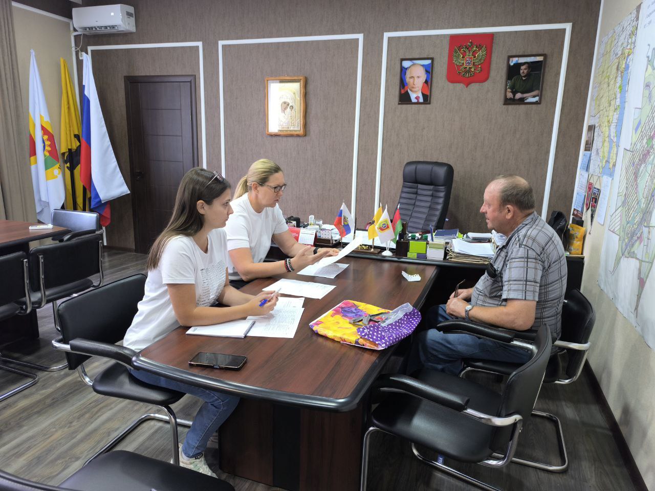 В ходе личного приема главы Акимовки жители получили консультации.