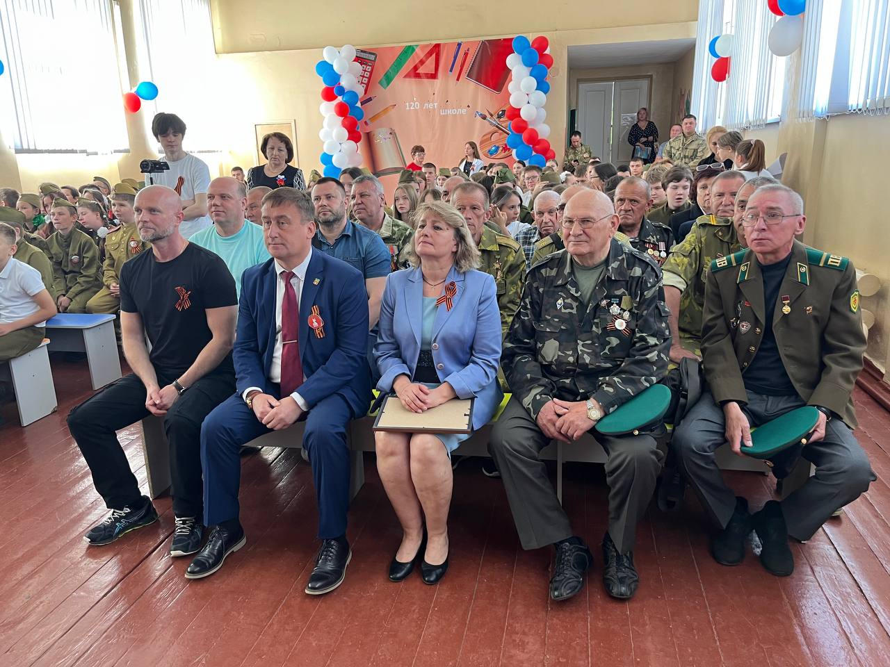 В Акимовской СОШ №27 состоялся праздничный концерт «Время Победы», посвященный 80-летию Великой Победы..