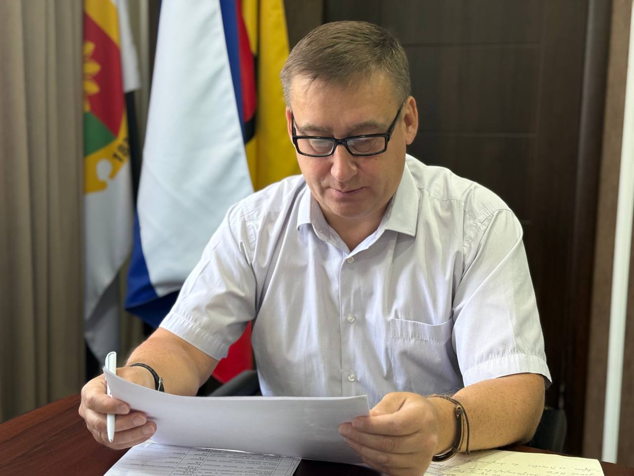 Глава Акимовского муниципального округа Александр Трудоношин провел оперативное совещание с начальниками структурных подразделений администрации и представителем шеф-региона Ярославской области. .