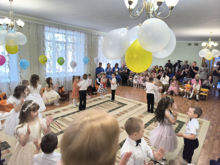 Готовятся стать первоклассниками тридцать воспитанников детского сада «Росинка».