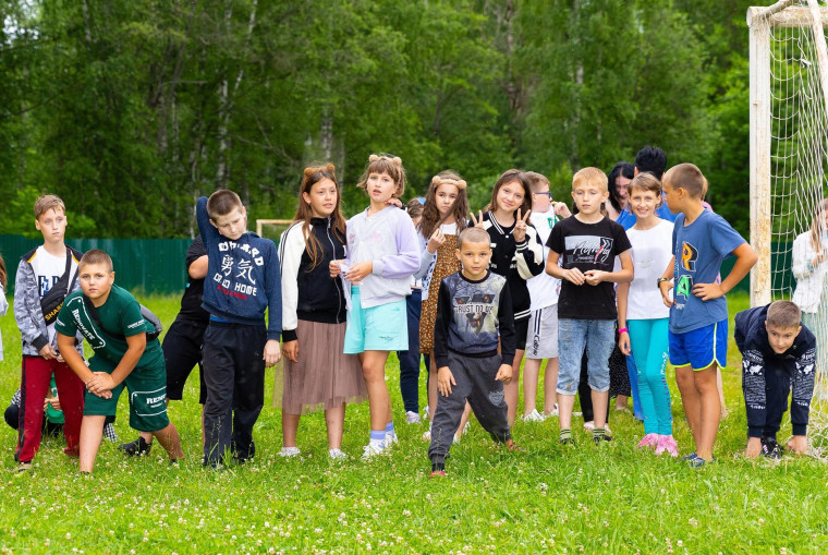 Акимовские ребята осваиваются в летнем лагере в Ярославской области .