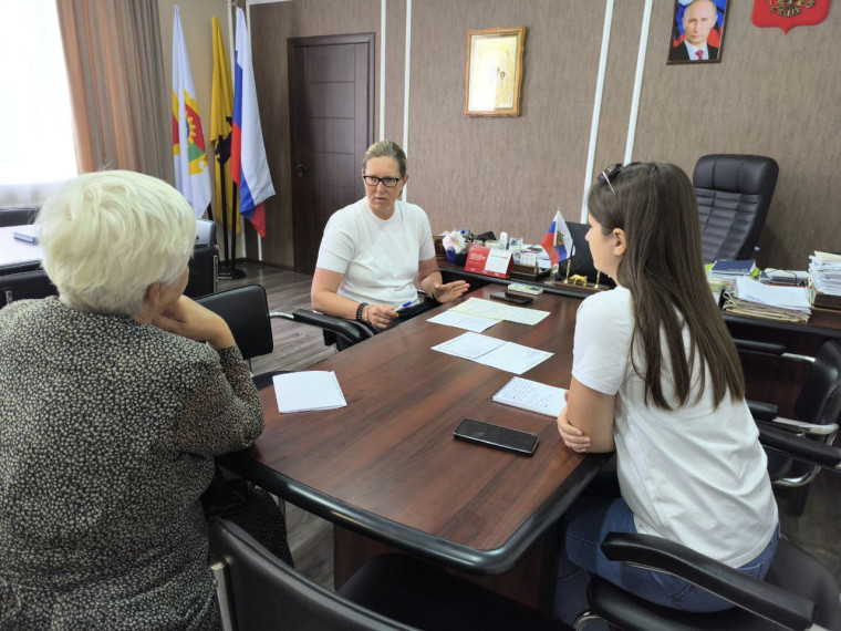 В ходе личного приема главы Акимовки жители получили консультации.