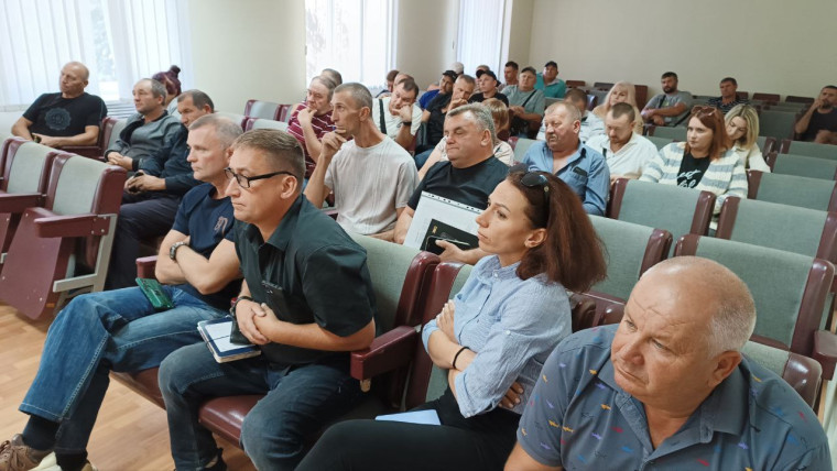 В зале заседаний ВГА собрались аграрии двух округов Акимовского района.